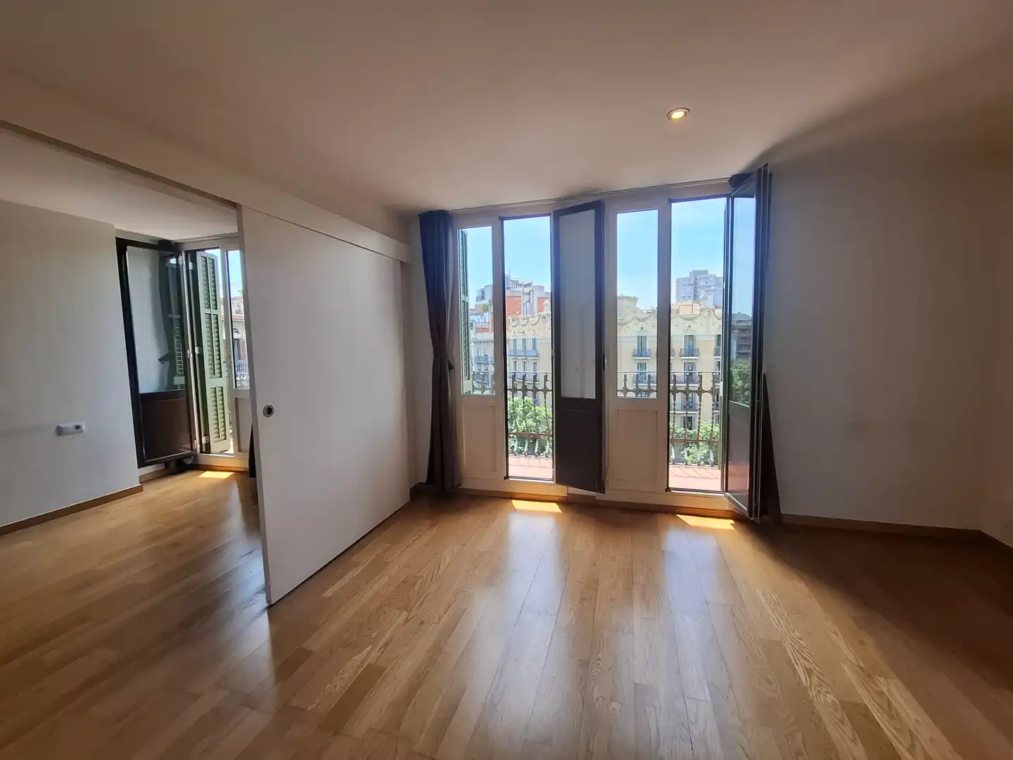 Habitación de Piso en venta en Barcelona con Aire acondicionado, Calefacción y Balcón
