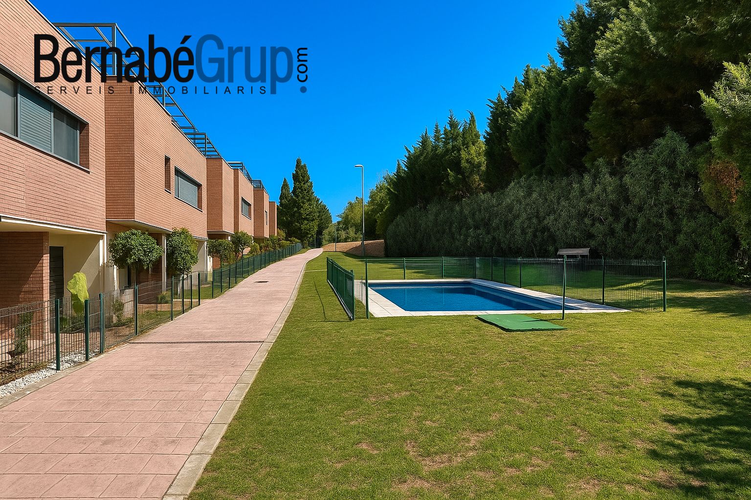 Piscina de Casa adosada en venda en Canovelles amb Aire condicionat, Calefacció i Jardí privat