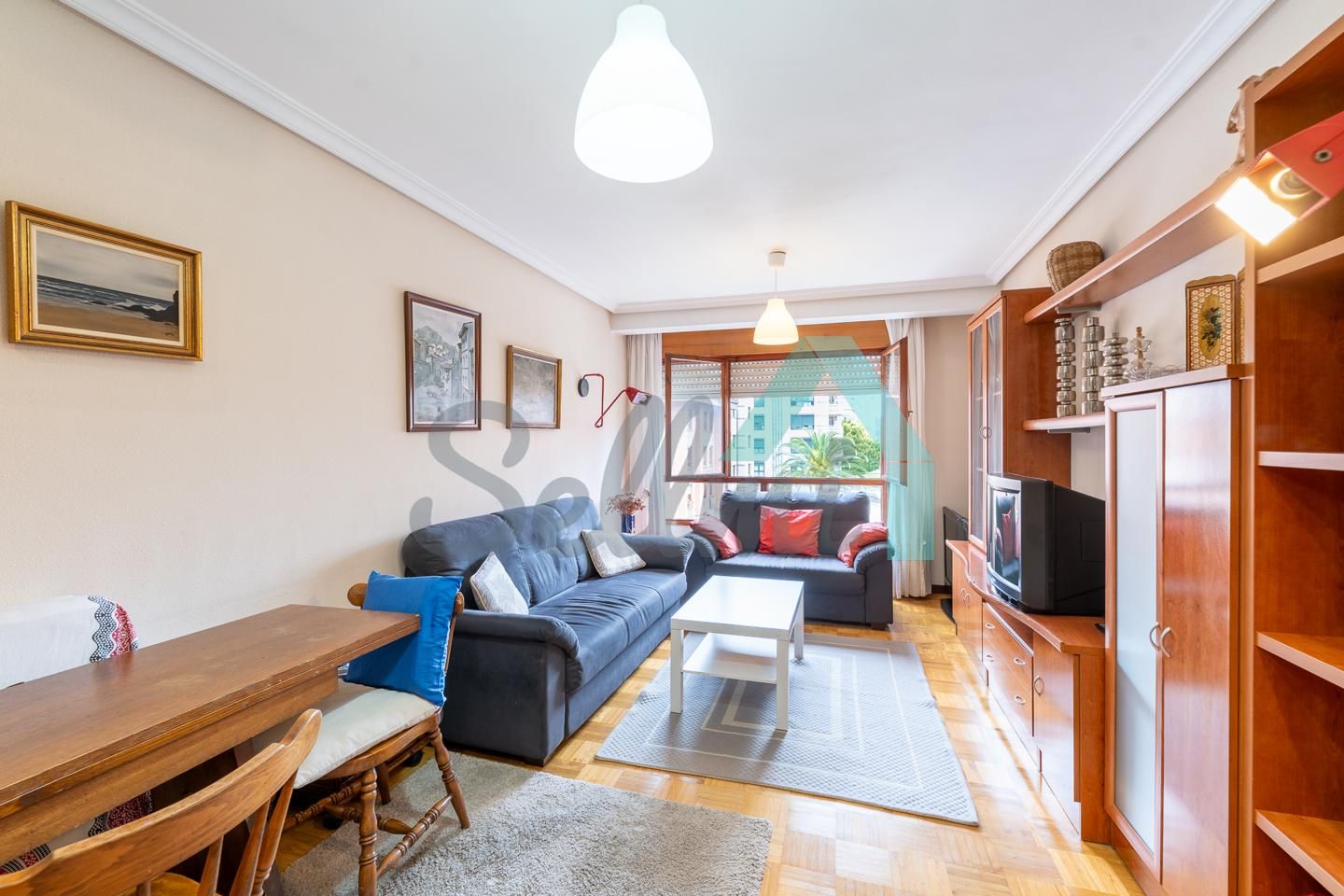 Vista exterior de Piso de alquiler en Oviedo  con Calefacción, Parquet y Amueblado