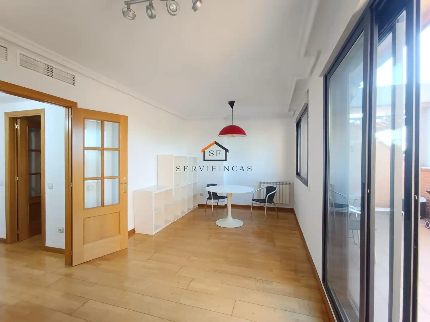 Dormitori de Àtic de lloguer en Madrid amb Calefacció, Parquet i Terrassa
