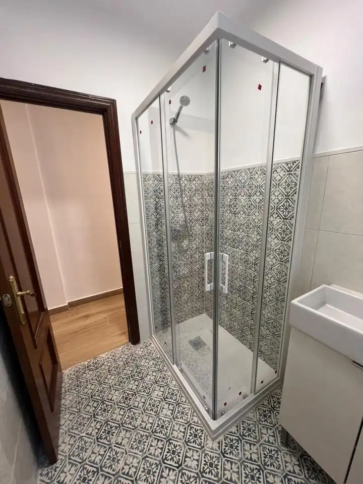 Bathroom of Flat for rent in Sevilla  with Air Conditioner, Terrace and Furnished