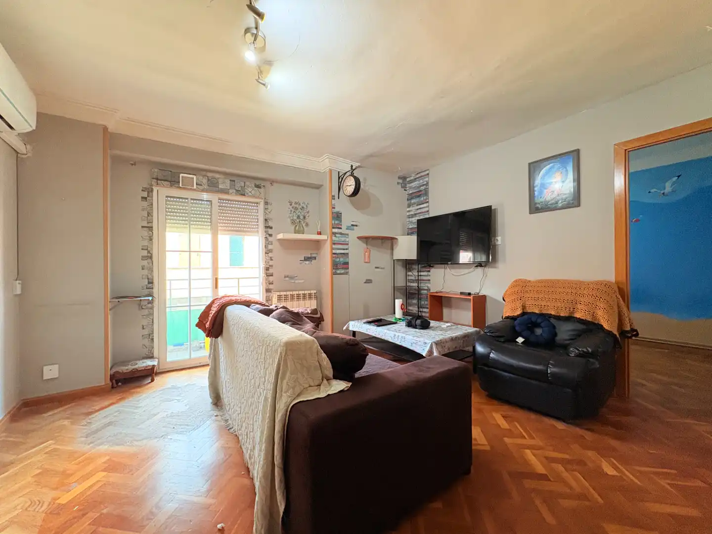 Living room of Flat for sale in Zaragoza  with Air Conditioner, Heating and Furnished