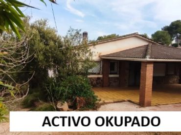 Casa amb jardí en venda a Carrer de Maria Sunyol