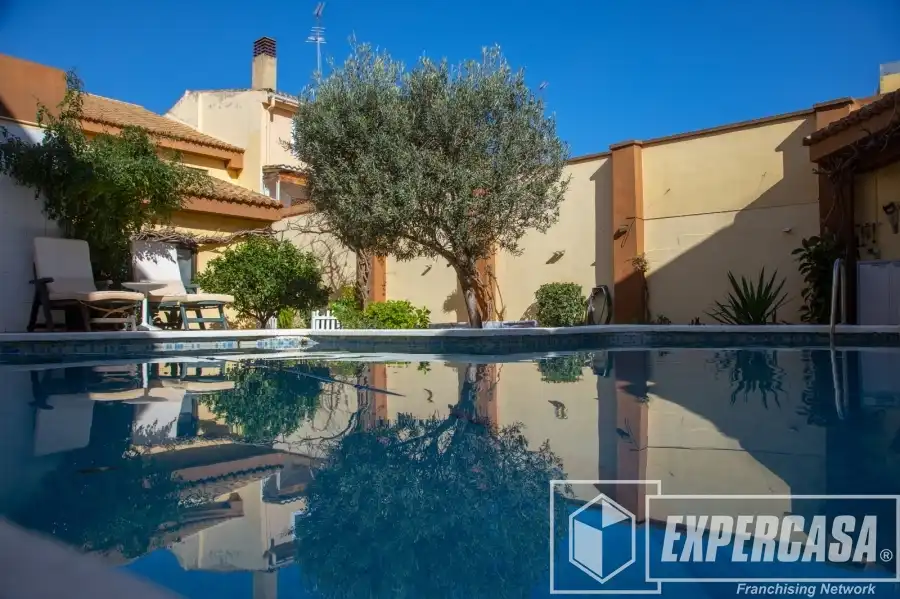 Piscina de Casa o xalet en venda en Alaquàs amb Aire condicionat, Terrassa i Piscina