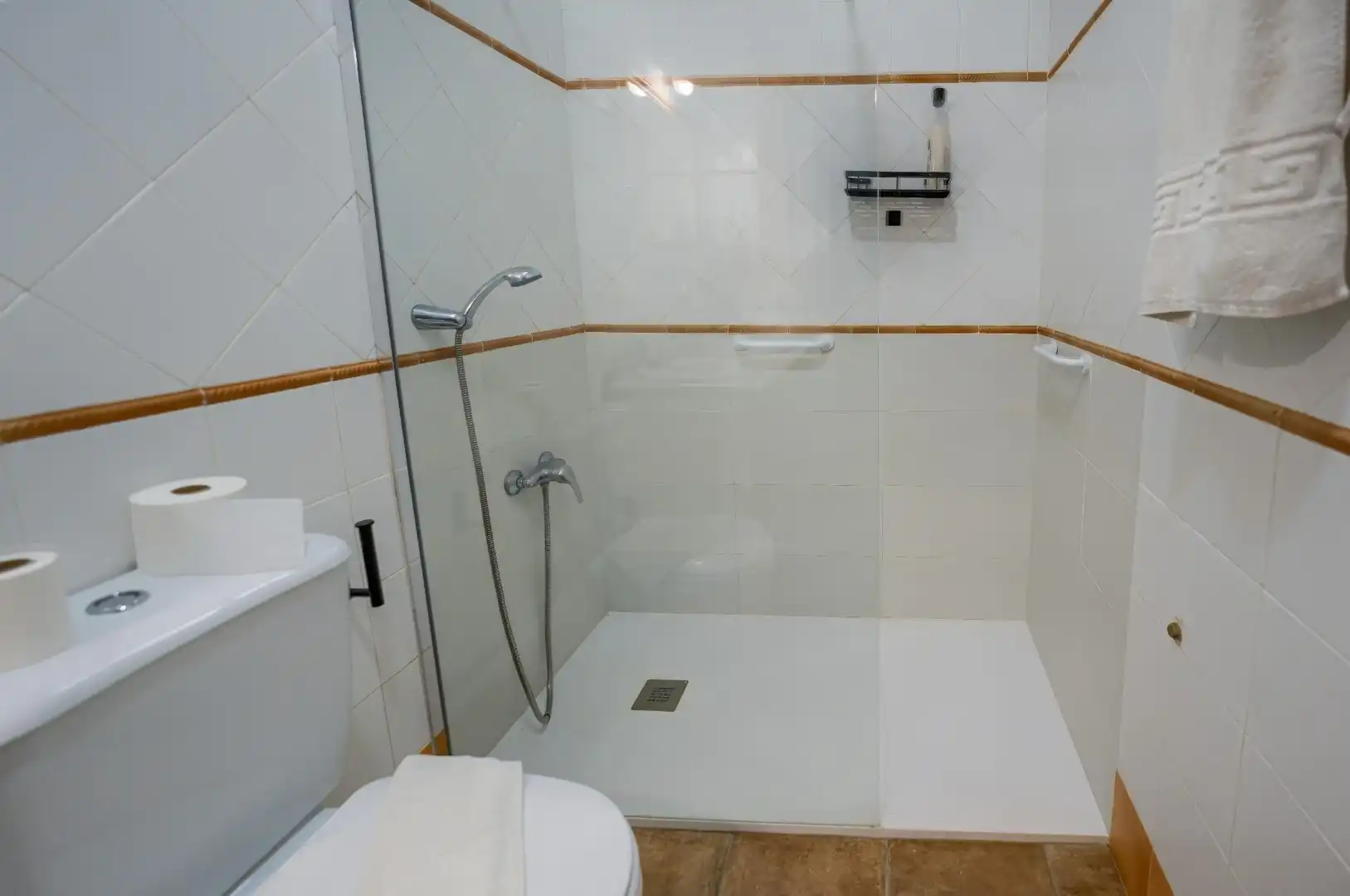 Baño de Casa o chalet en venta en Sanlúcar la Mayor con Aire acondicionado, Calefacción y Jardín privado