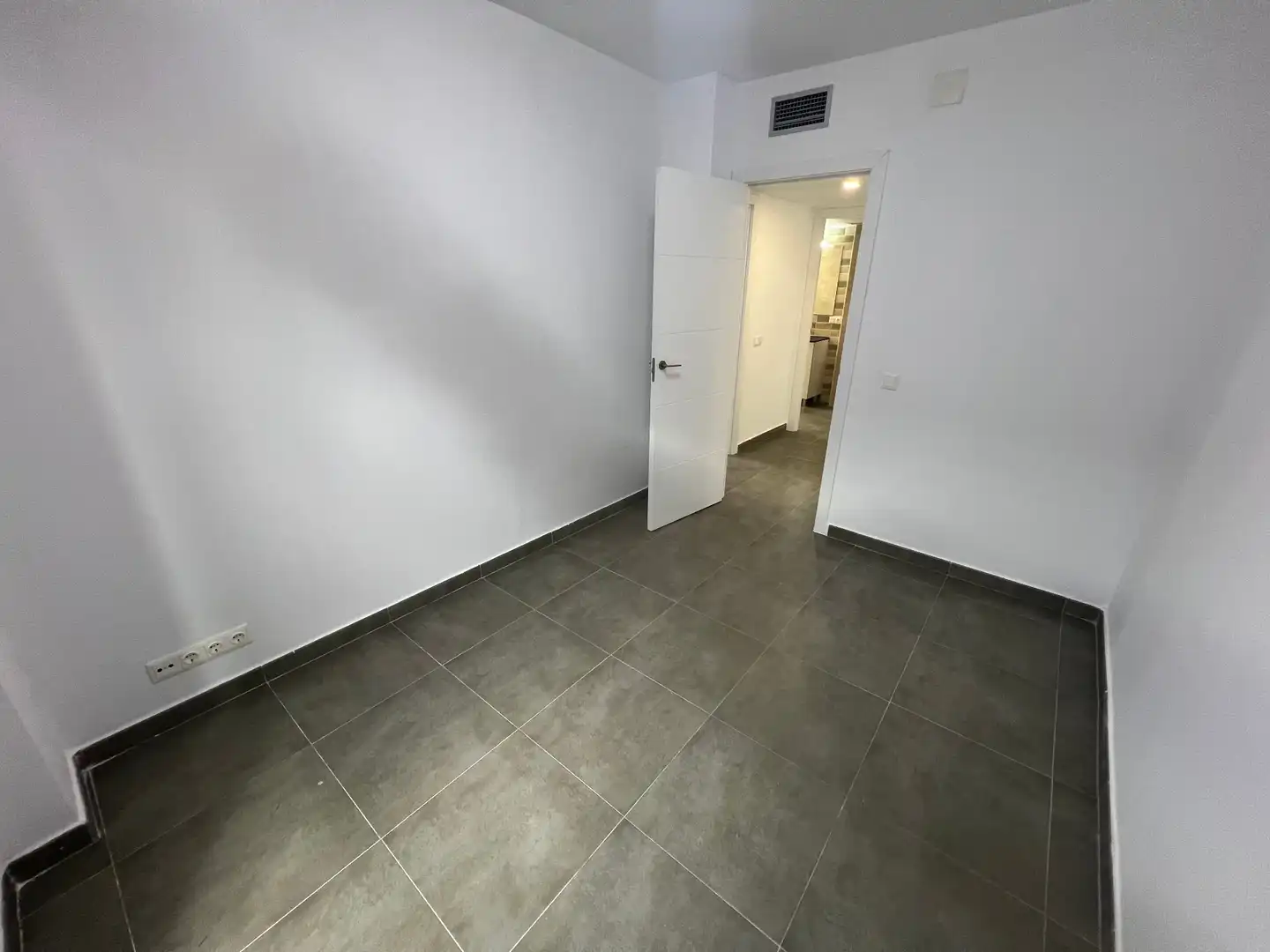 Wohnung zum Verkauf in La Fuliola mit Klimaanlage, Heizung und Abstellraum