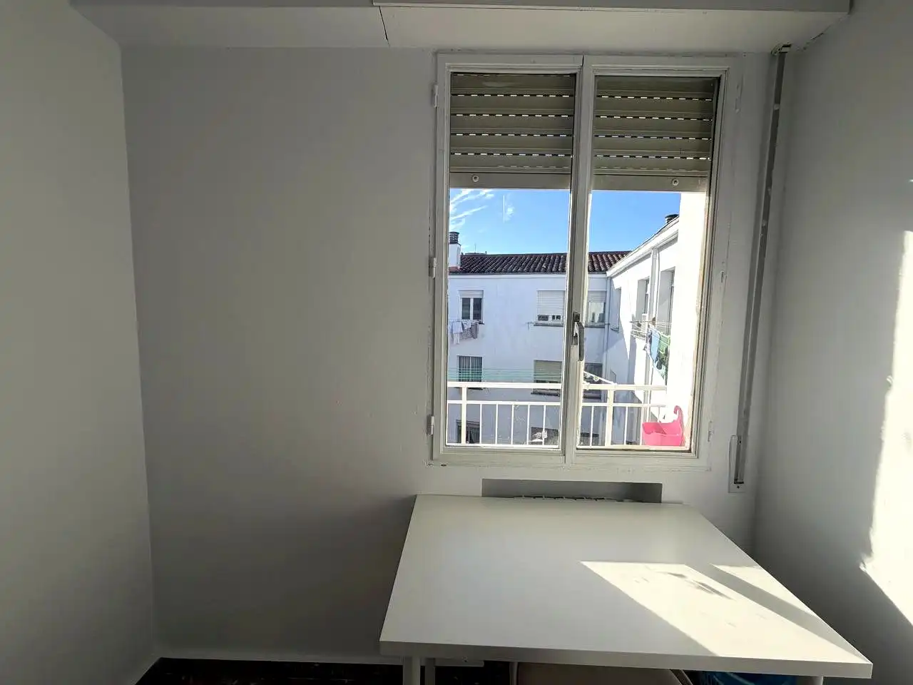 Habitación de Piso de alquiler en  Logroño con Calefacción, Terraza y Amueblado