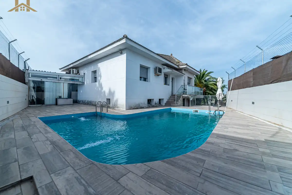 Swimming pool of Houses for sale in Casarrubios del Monte  with Air Conditioner, Heating and Terrace