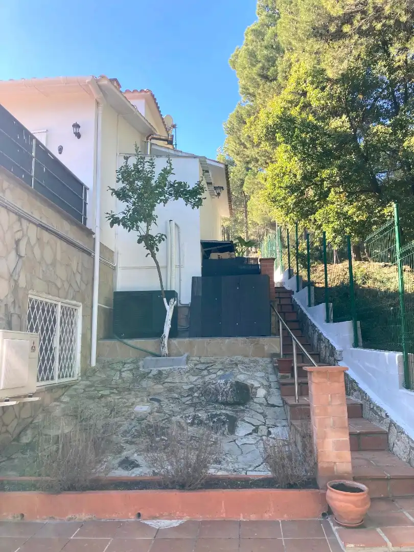 Vista exterior de Casa o chalet en venta en Corbera de Llobregat con Aire acondicionado, Calefacción y Jardín privado