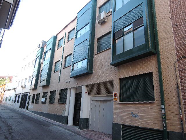Vista exterior de Garatge en venda en Fuenlabrada