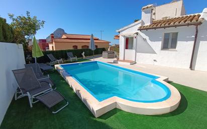 Piscina de Casa adosada en venda en Calpe / Calp amb Aire condicionat, Calefacció i Jardí privat