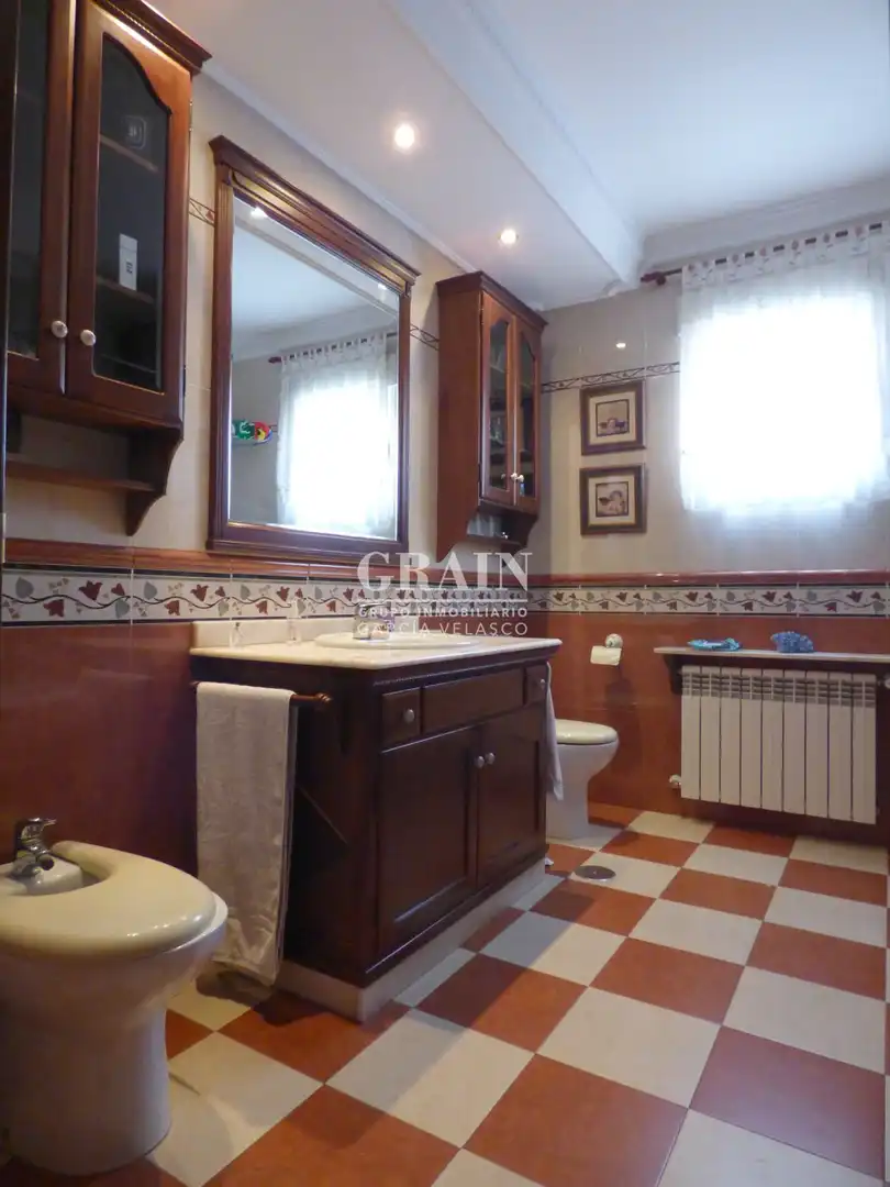 Bathroom of Houses for sale in Albacete  with Air Conditioner, Heating and Private garden