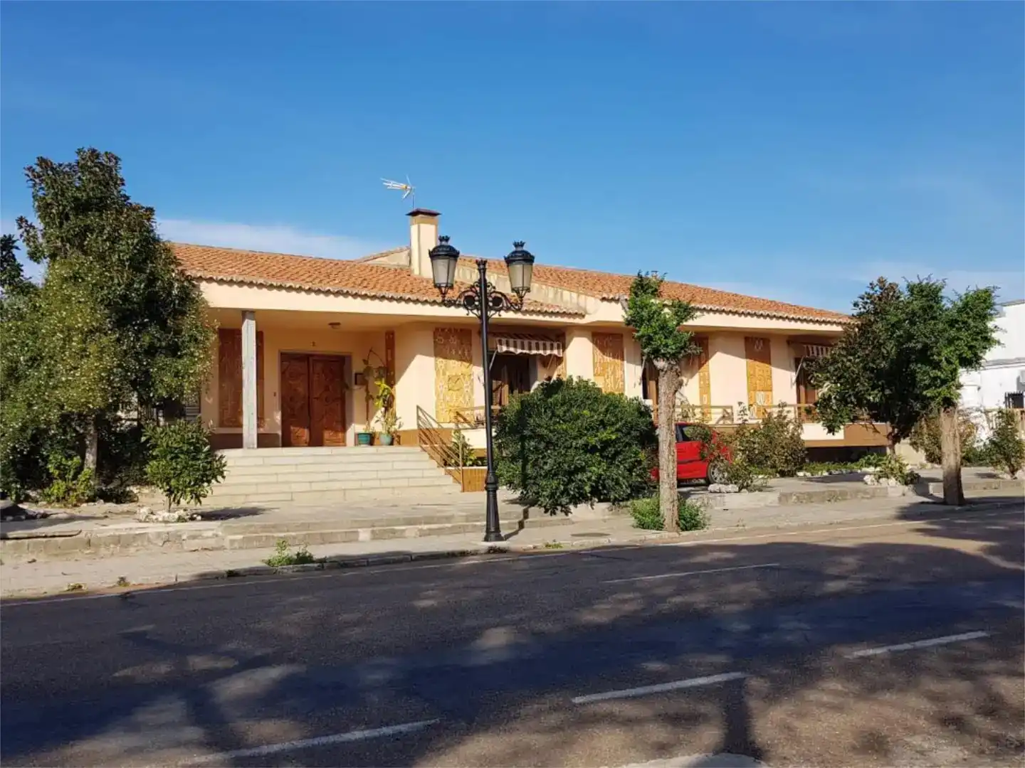 Vista exterior de Casa o chalet para compartir en Alcollarín con Aire acondicionado, Jardín privado y Amueblado