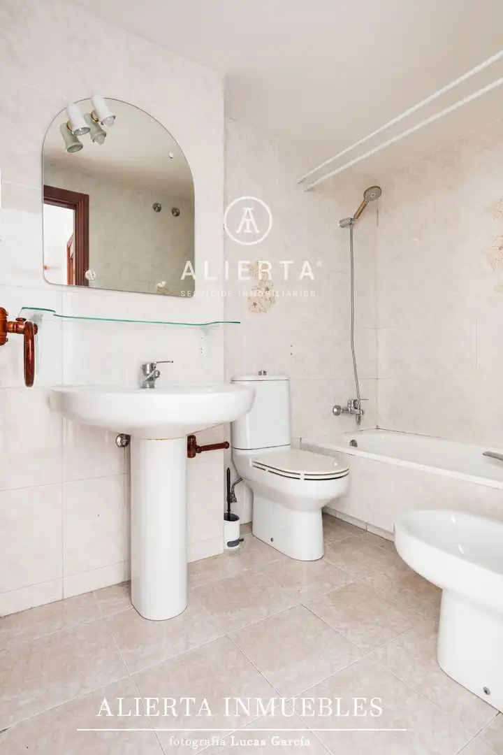 Bathroom of Flat for sale in Zaragoza  with Heating and Storage room