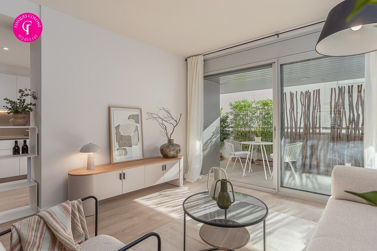 Living room of Flat for sale in Salt  with Air Conditioner, Heating and Swimming Pool