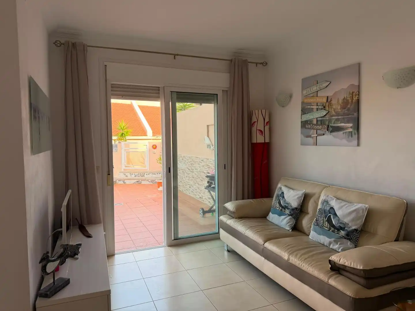 Sala de estar de Casa adosada en venta en Santiago del Teide con Terraza, Amueblado y Piscina comunitaria