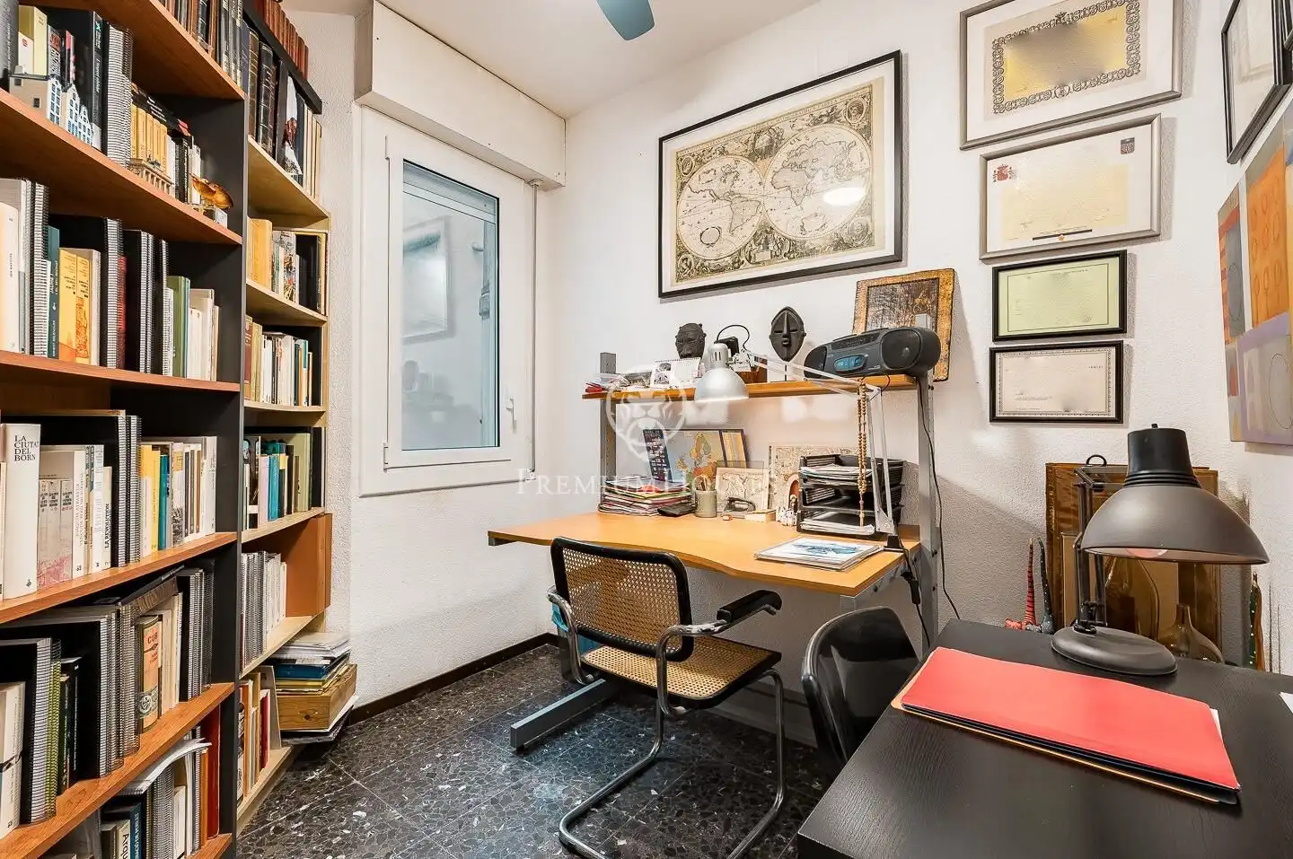 Piso en venta en Barcelona con Calefacción, Terraza y Balcón