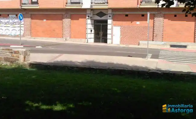 Local comercial de lloguer a A-6, imagen 3