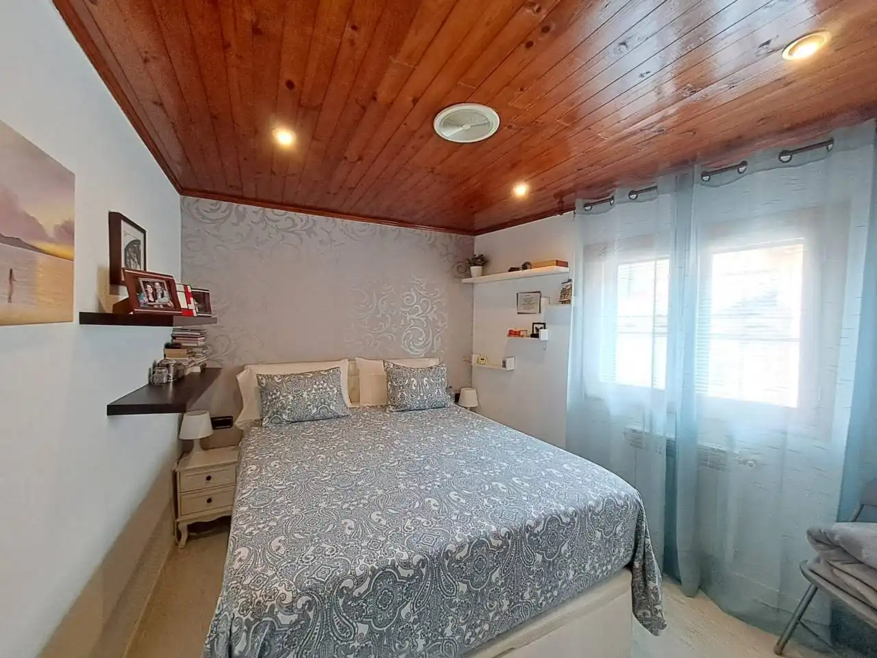 Habitación de Casa adosada en venta en Cardeñajimeno con Calefacción y Parquet