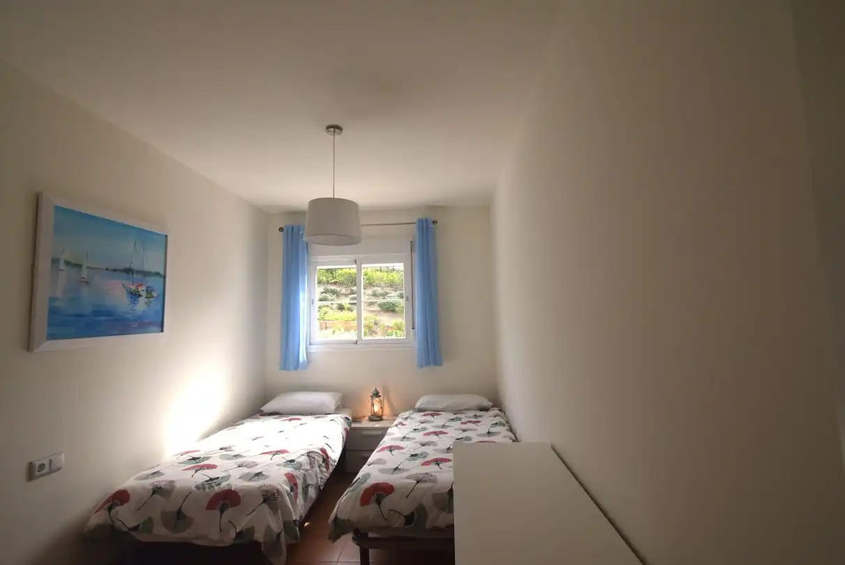 Dormitori de Apartament de lloguer en La Alcaidesa amb Aire condicionat, Calefacció i Jardí privat