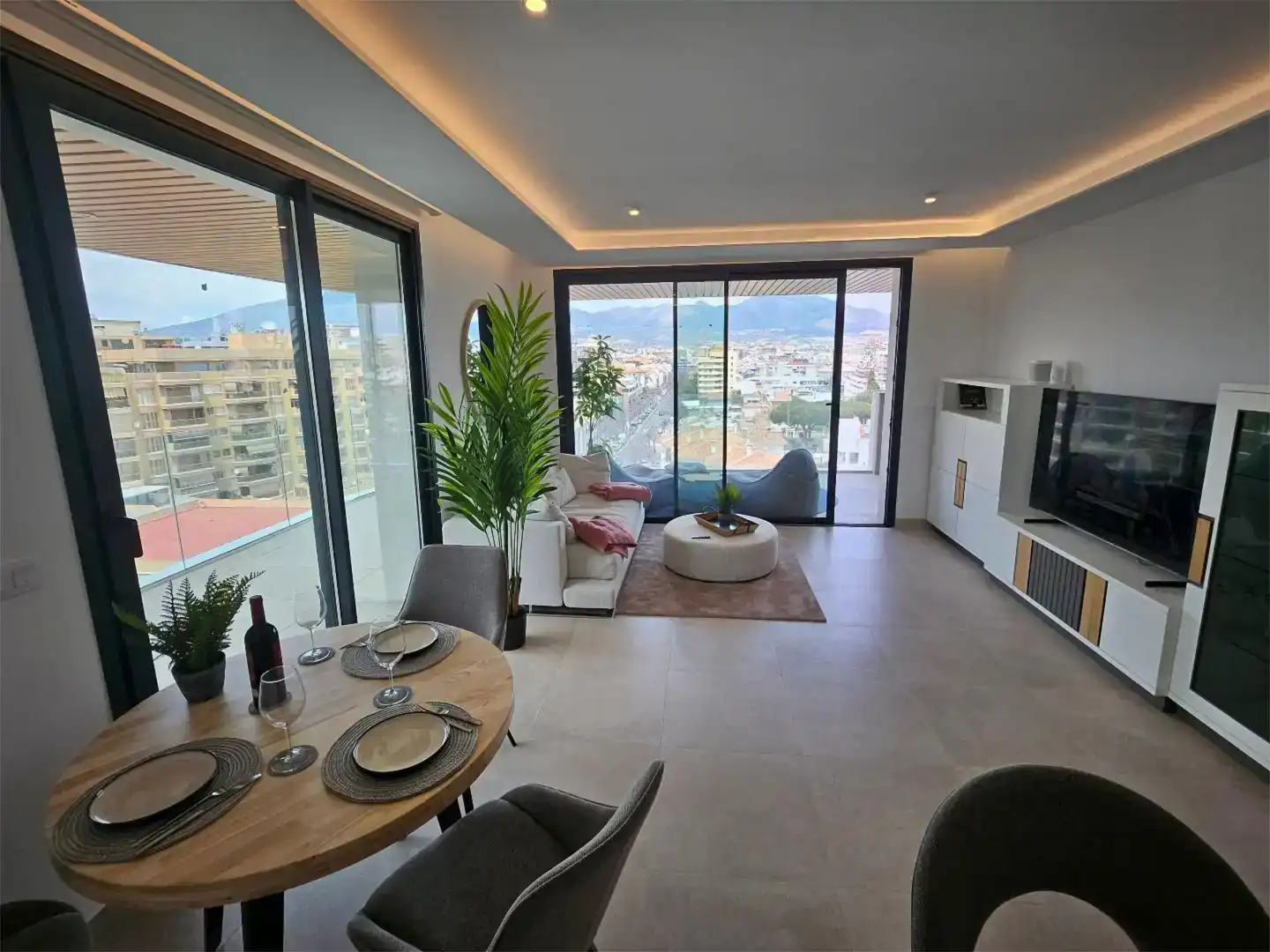 Sala d'estar de Pis en venda en Fuengirola amb Aire condicionat, Piscina i Balcó