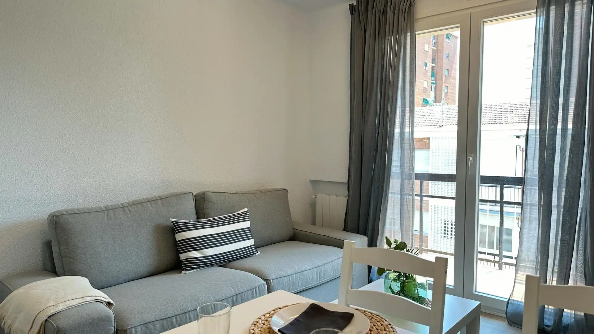Living room of Flat for rent in  Madrid Capital  with Heating, Furnished and Washing machine