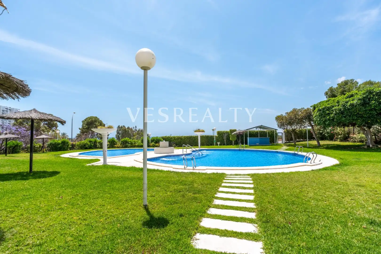 Vista exterior de Àtic de lloguer en Alicante / Alacant amb Jardí privat, Terrassa i Balcó