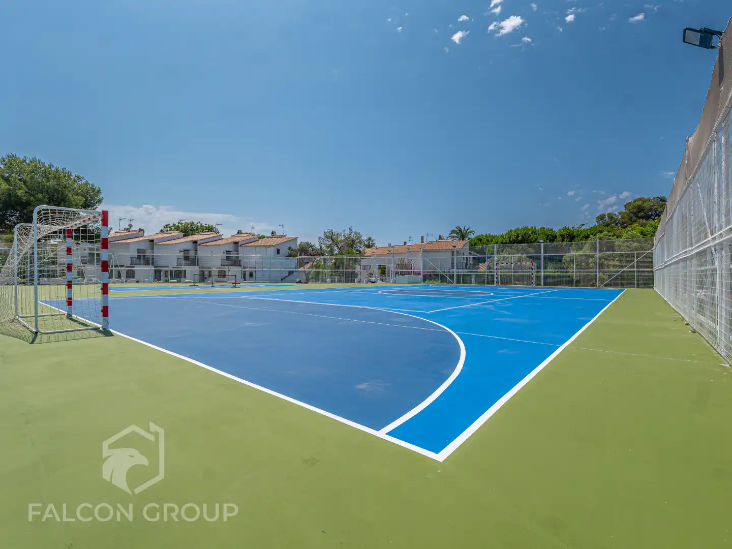 Vista exterior de Casa o xalet en venda en Calafell amb Jardí privat, Balcó i Piscina comunitària