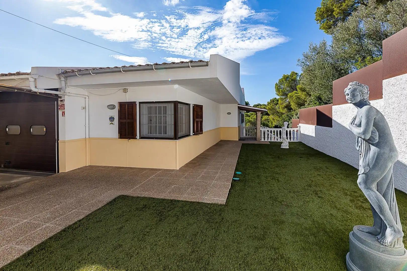 Vista exterior de Casa adosada en venta en Calvià con Aire acondicionado, Calefacción y Jardín privado