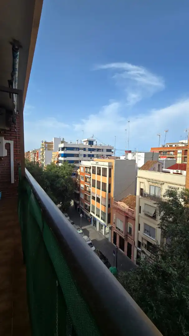 Exterior view of Flat for rent in Valencia  with Air Conditioner, Heating and Oven