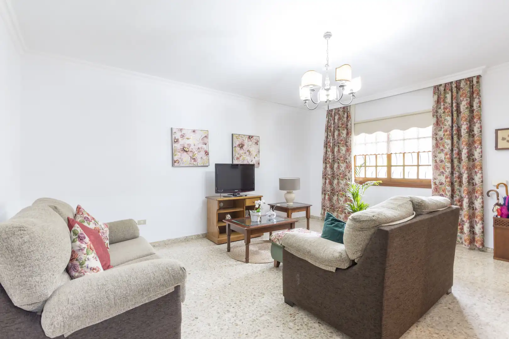 Sala de estar de Casa adosada en venta en Los Realejos con Jardín privado y Terraza