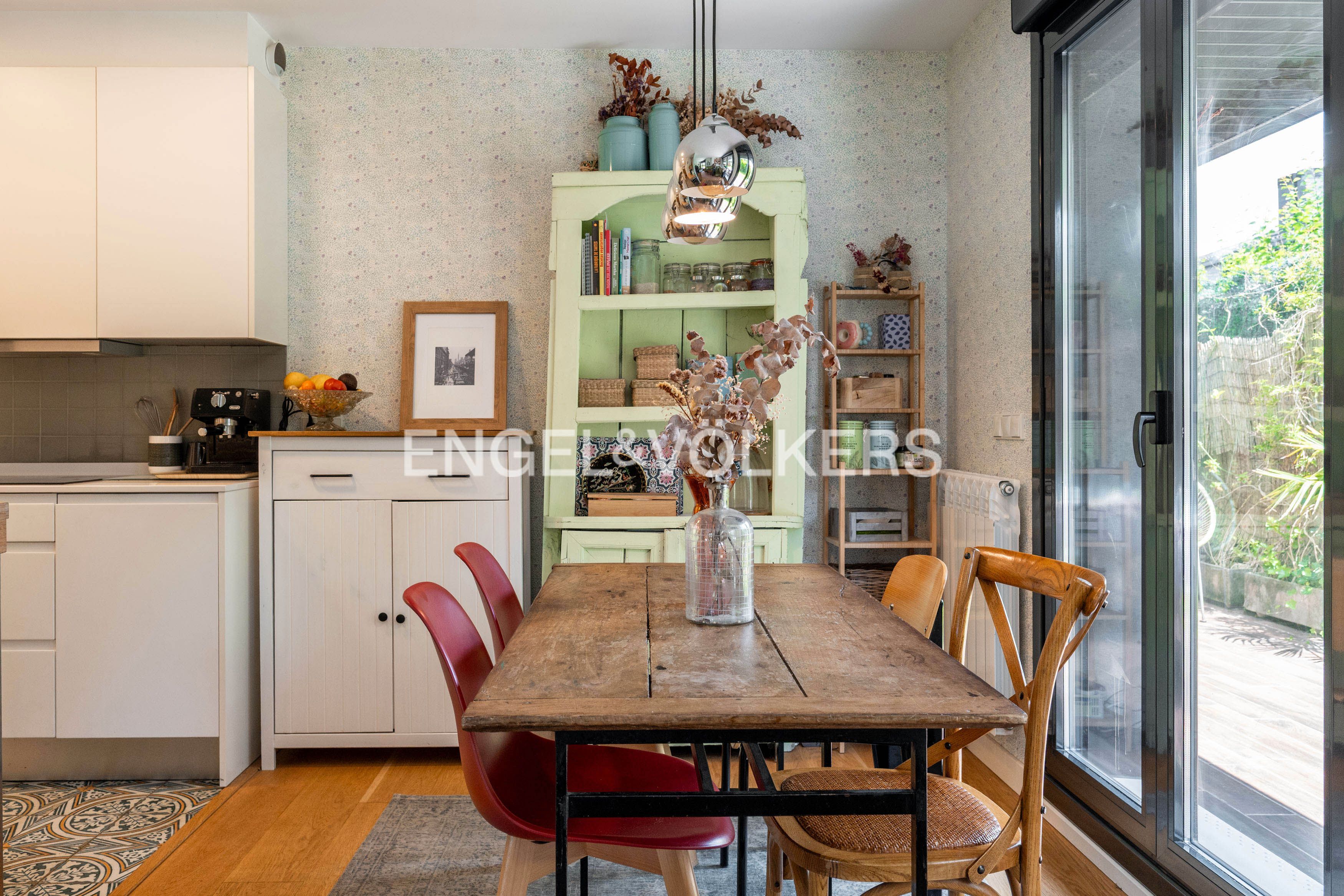 Menjador de Apartament en venda en Donostia - San Sebastián  amb Calefacció, Jardí privat i Terrassa