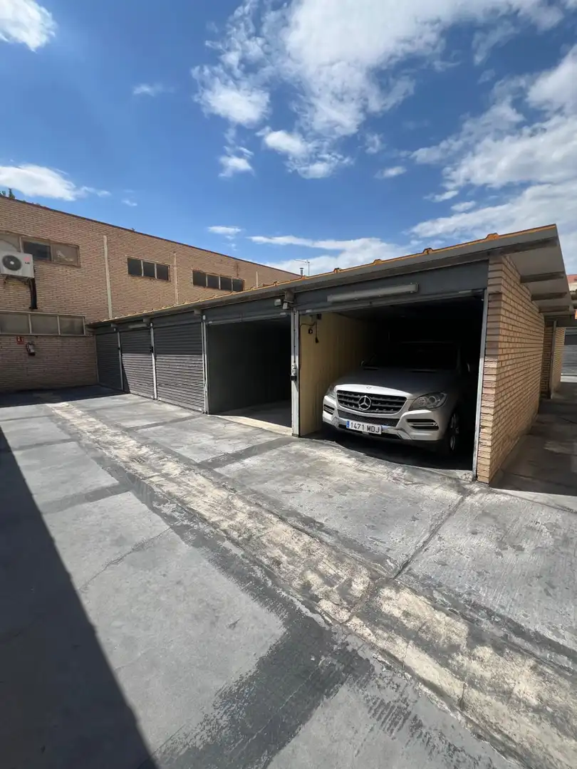 Parking de Piso en venta en  Logroño con Calefacción, Terraza y Balcón