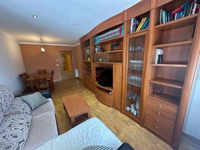Living room of Flat for sale in Cuenca Capital  with Heating, Storage room and Swimming Pool