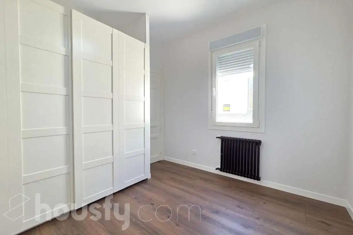 Bedroom of Flat for rent in Madrid  with Heating and Furnished