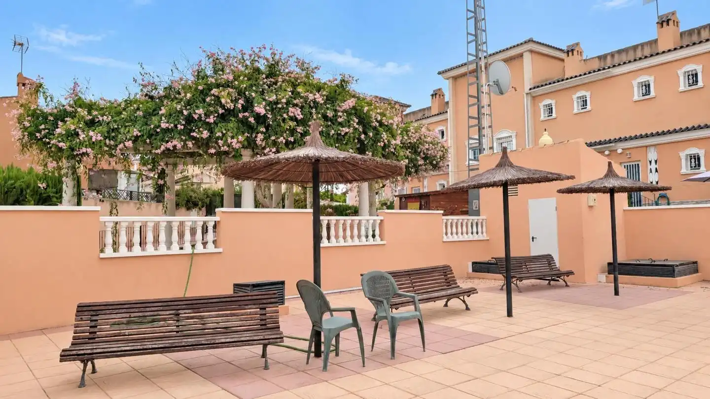 Casa bifamiliare con piscina in vendita a Avenida de Finlandia, imagen 32