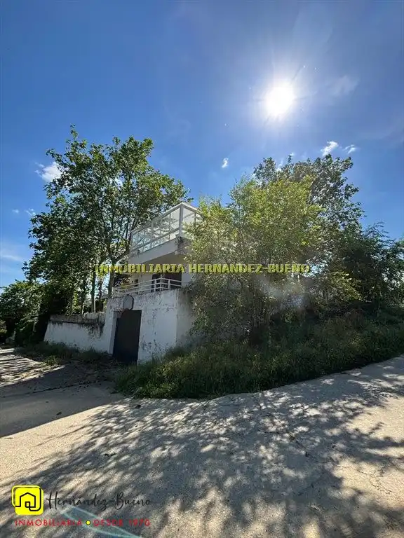 Vista exterior de Casa o xalet en venda en Alba de Tormes amb Jardí privat i Piscina