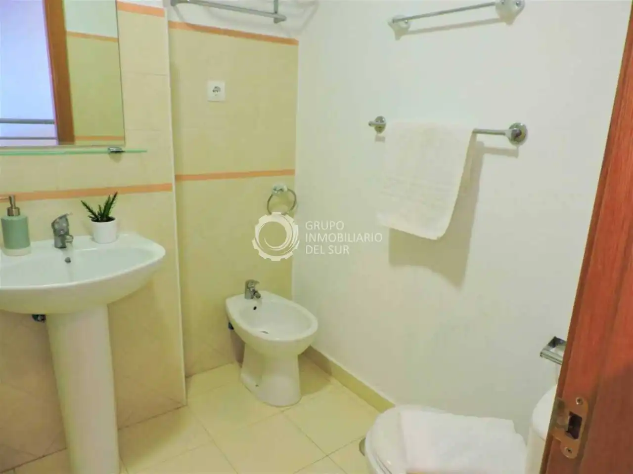 Baño de Dúplex de alquiler en Barbate con Aire acondicionado, Jardín privado y Amueblado