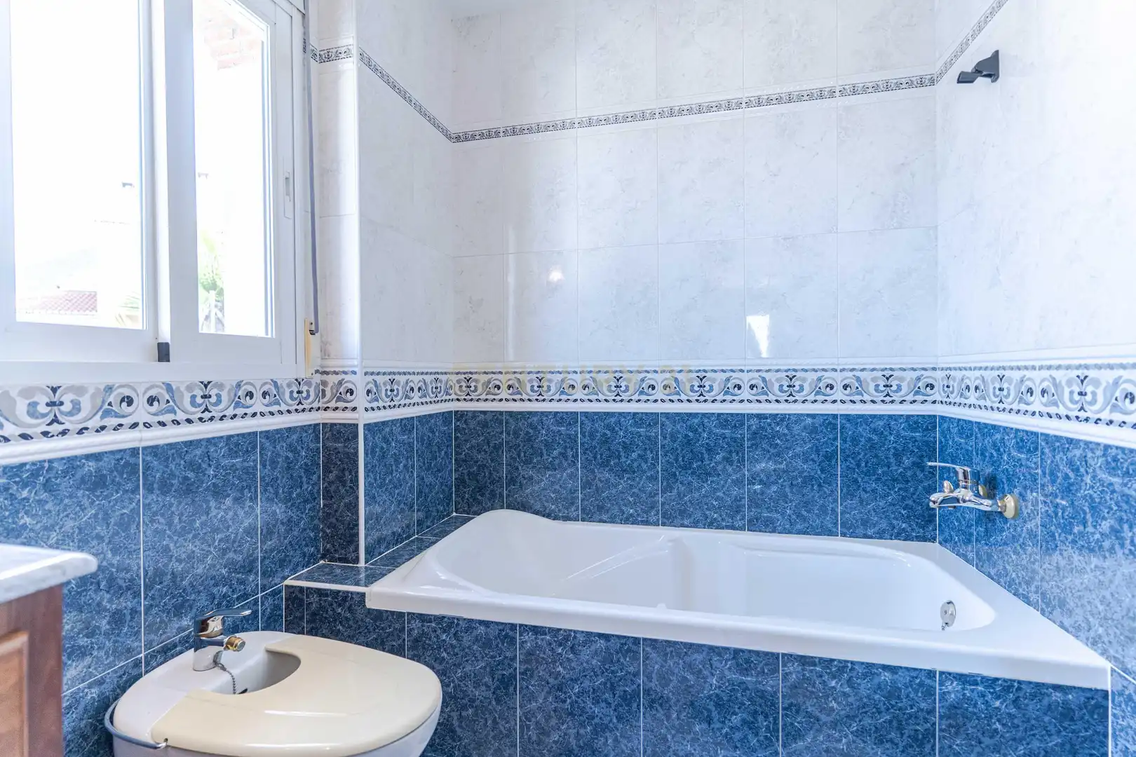 Bany de Casa o xalet en venda en Alfacar amb Jardí privat i Piscina