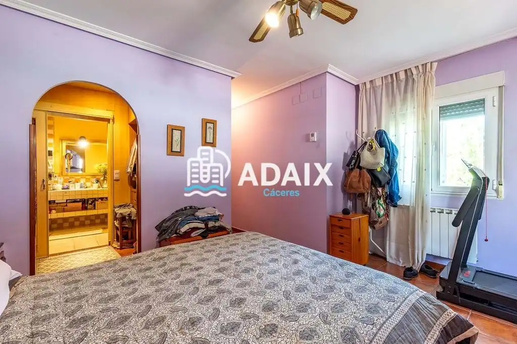 Dormitori de Casa o xalet en venda en Cáceres amb Aire condicionat, Calefacció i Terrassa