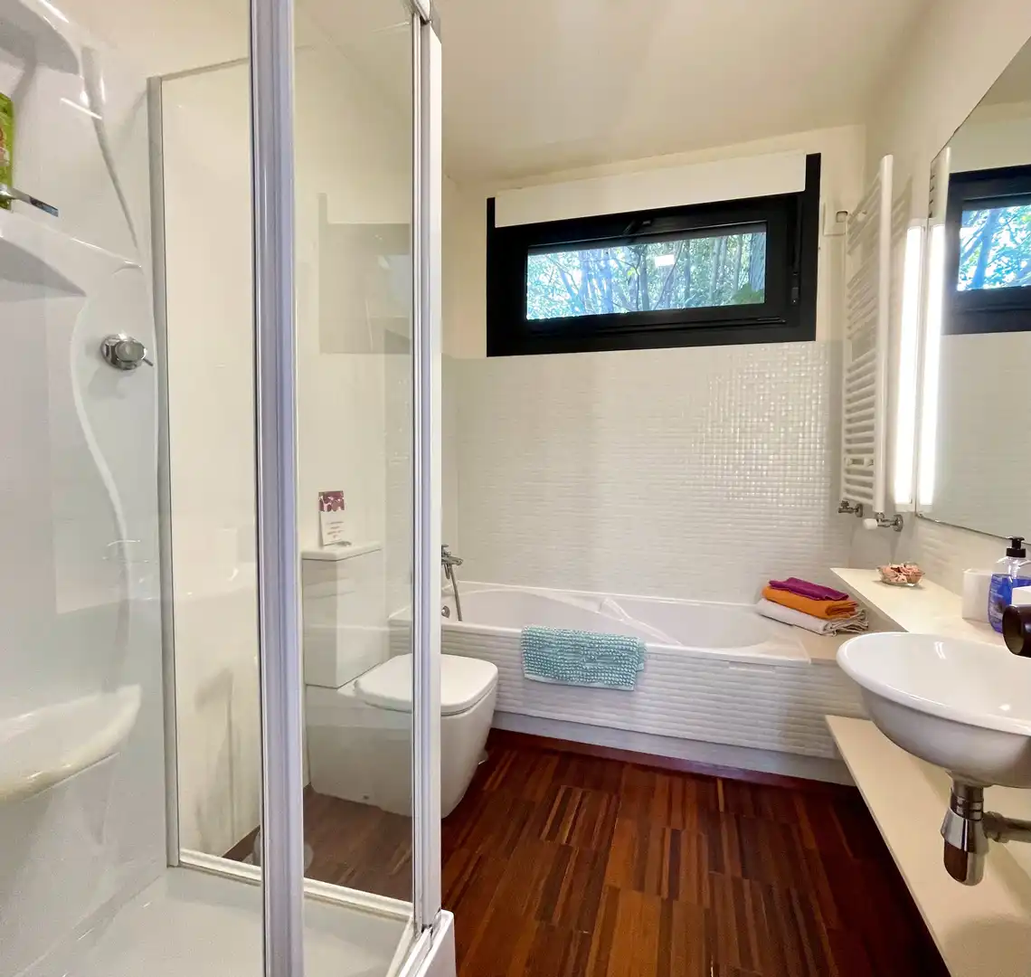 Baño de Casa o chalet de alquiler en Cangas  con Jardín privado, Parquet y Terraza
