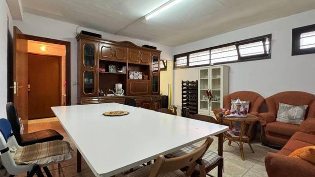 Local comercial en Venta en Calle VERSALLES en Kaputxinoak / Capuchinos - Galtzaraborda