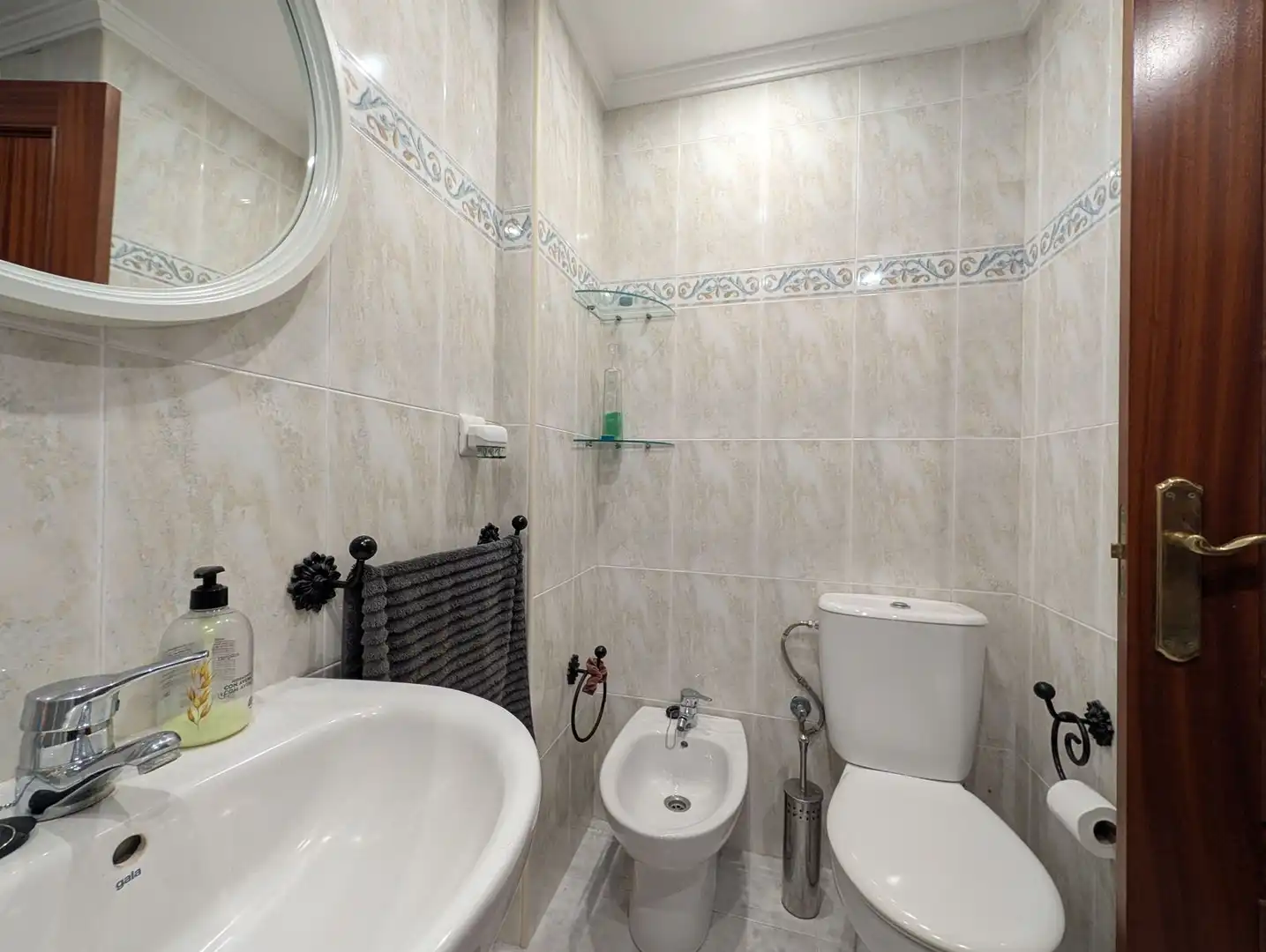 Baño de Apartamento de alquiler en Estepona con Terraza y Trastero