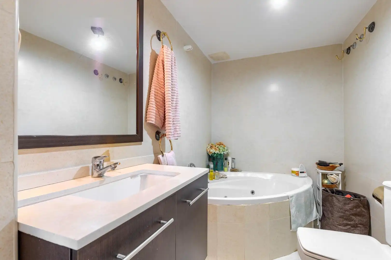 Badezimmer von Einfamilien-Reihenhaus zum Verkauf in San Lorenzo de El Escorial mit Heizung, Privatgarten und Abstellraum