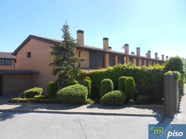 Casa adosada en Venta en Calle Juan Sebastián Elcano, 54 en La Vega