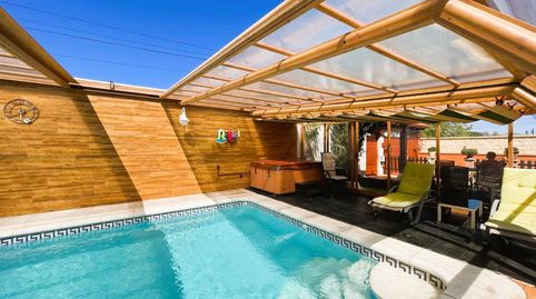 Chalet en venta en Nuevo Valdepeñas, 4 dormitorios.