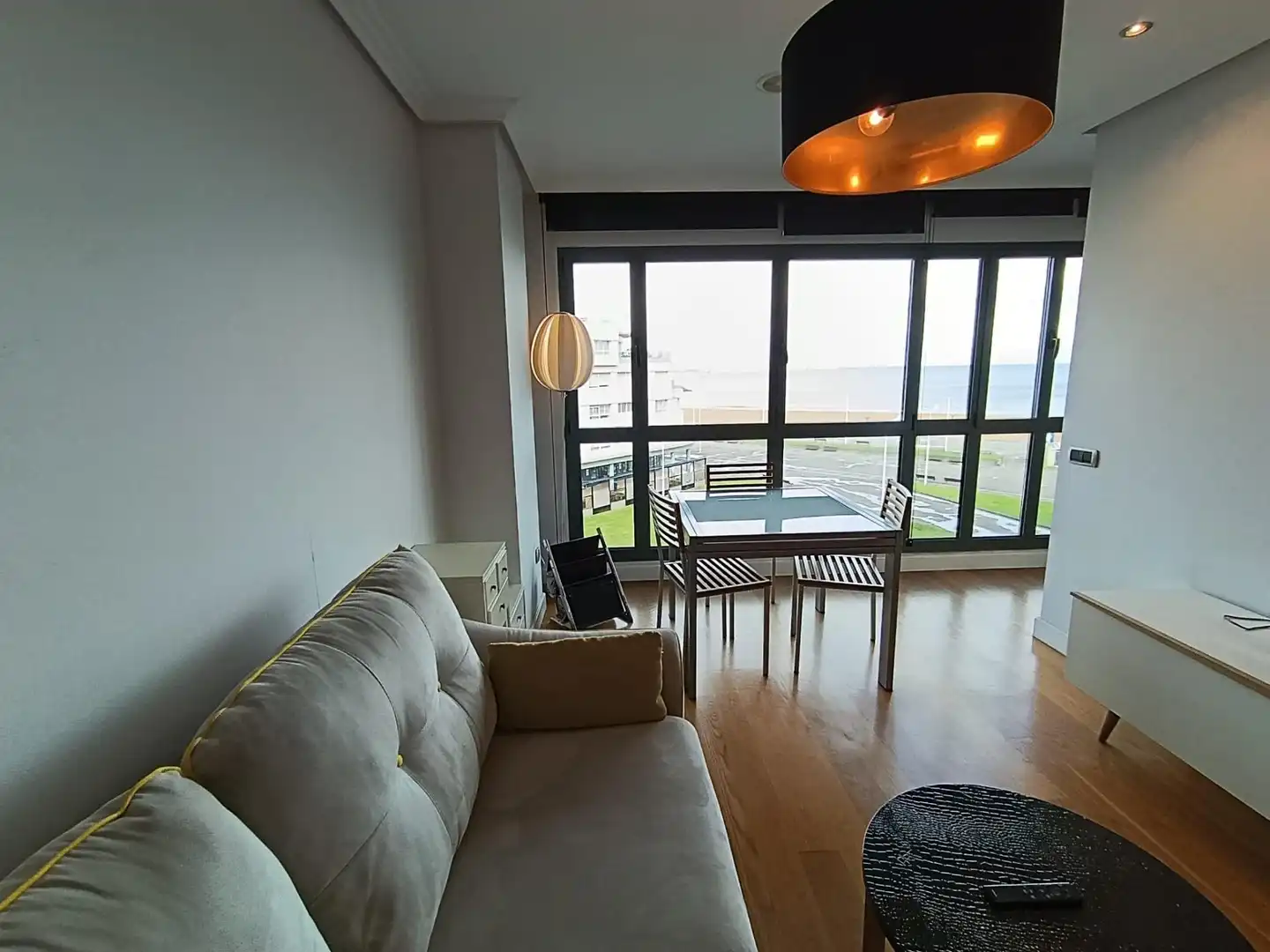 Sala d'estar de Pis en venda en Gijón  amb Calefacció