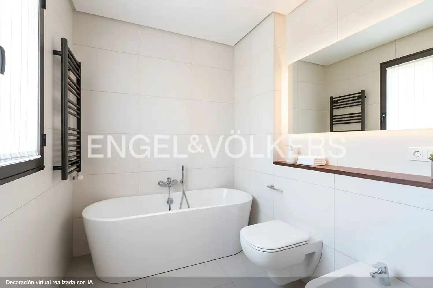 Baño de Casa adosada en venta en Madrid con Aire acondicionado, Calefacción y Jardín privado