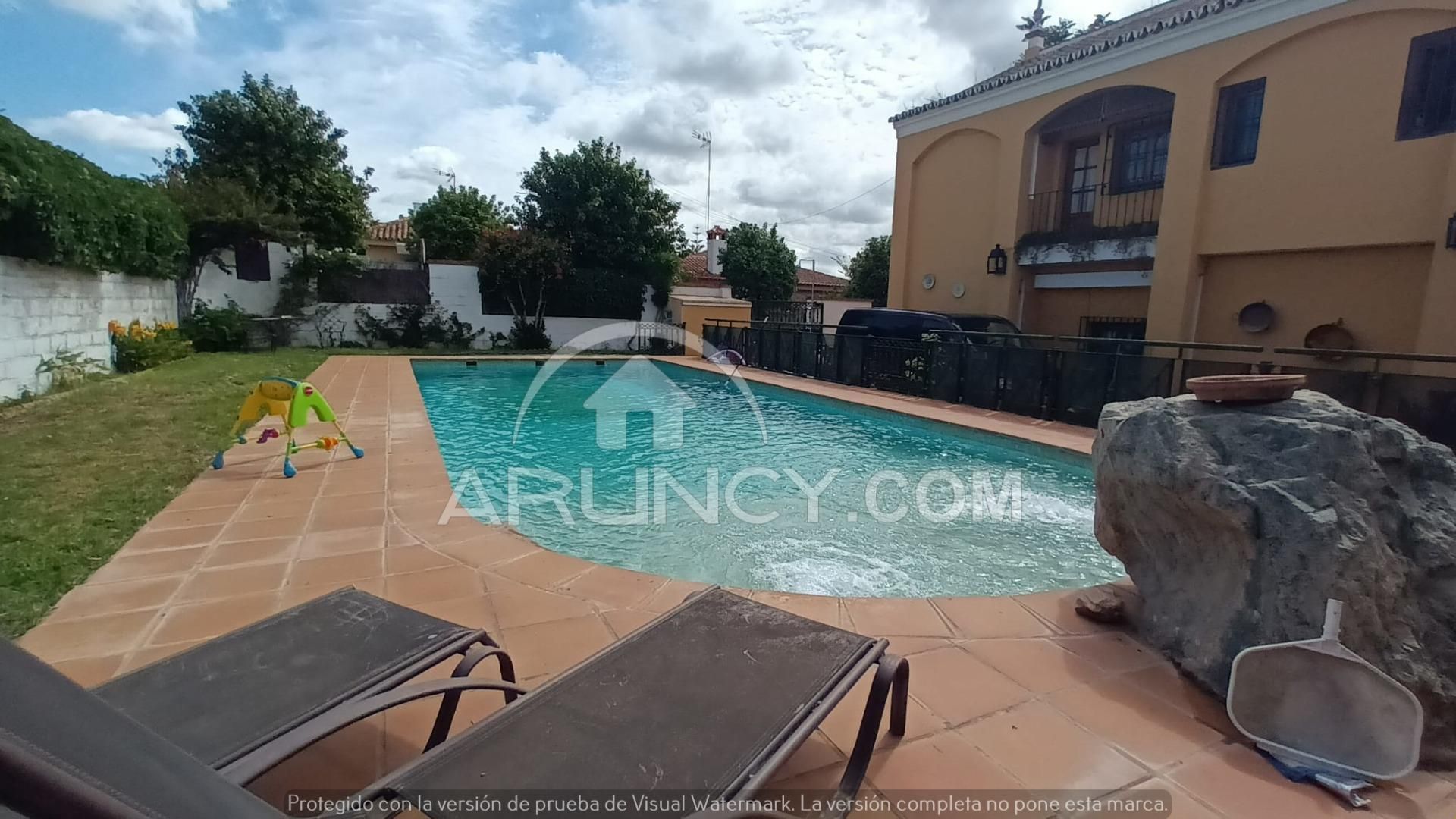 Piscina de Casa o xalet en venda en Alcalá de Guadaira amb Aire condicionat, Calefacció i Jardí privat