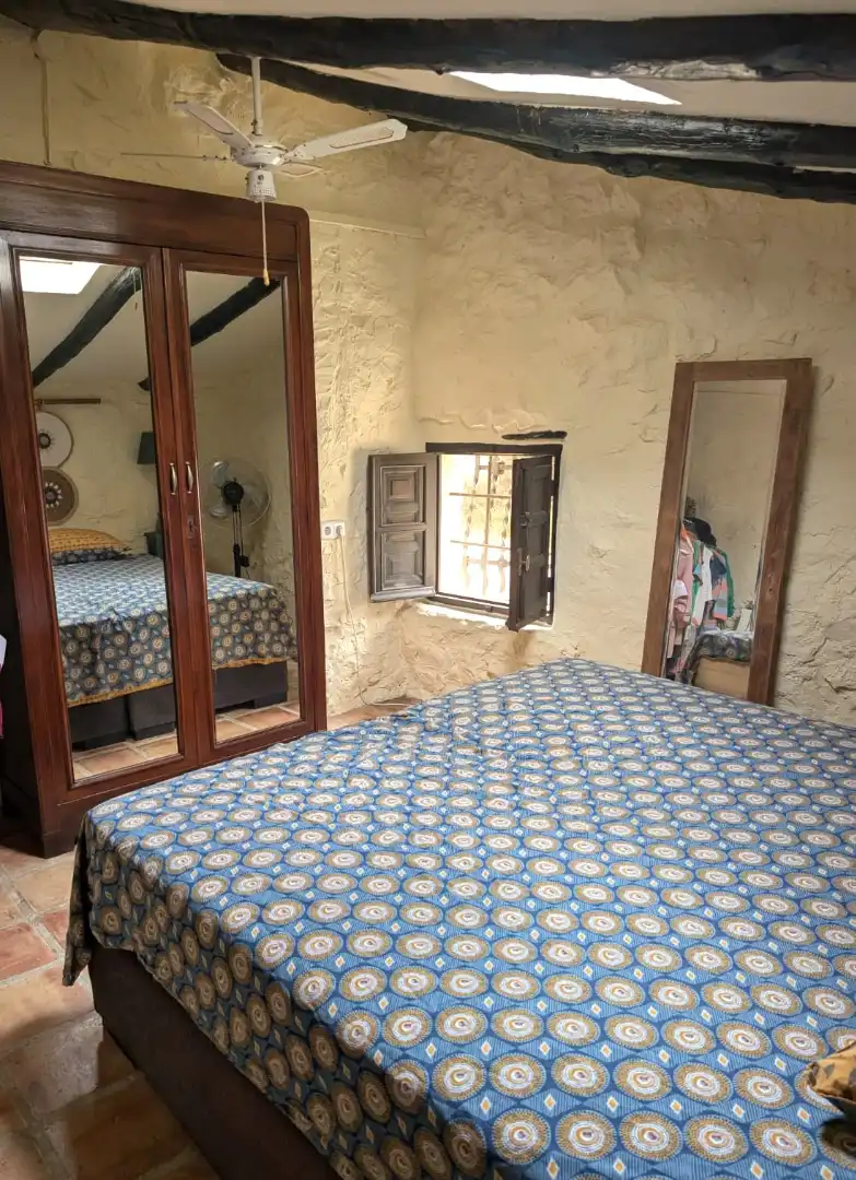 Schlafzimmer von Country house zum Verkauf in El Perelló mit Heizung und Balkon